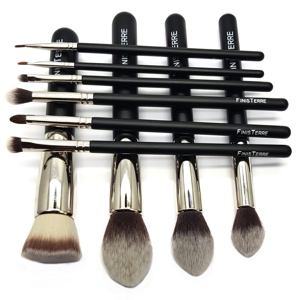 SET PENNELLI PROFESSIONALI CON TROUSSE